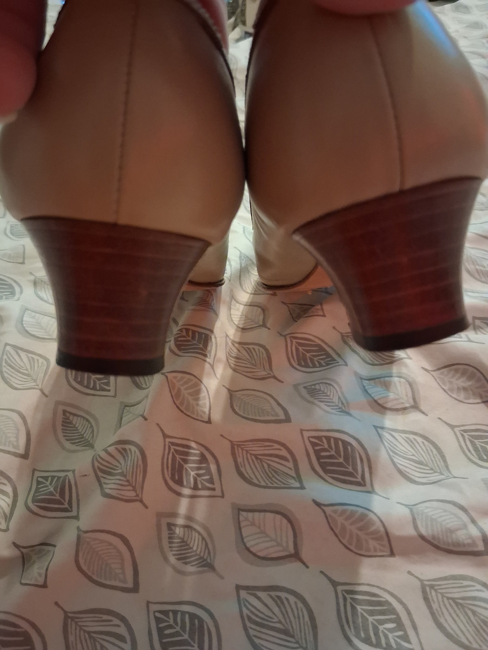 Salvatore Ferragamo Beige Leather Cap-Toe Ballet Heels - Picture 6 of 7